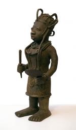 Benin bronze (female - side view)